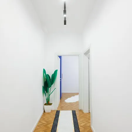 Lucjanos * تيرانا