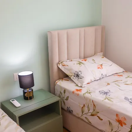 Lucjanos ティラナ