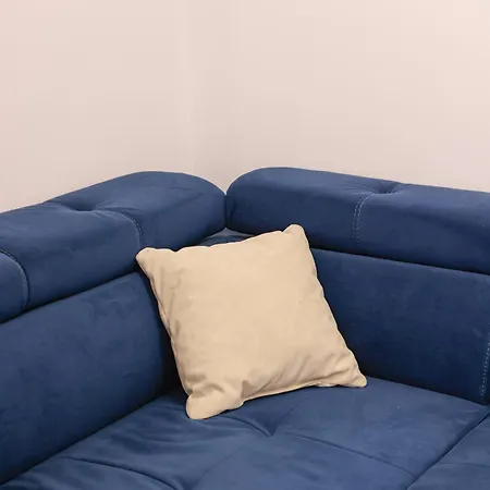 アパート Lucjanos ティラナ