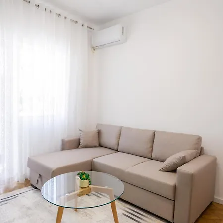 Lucjanos ティラナ